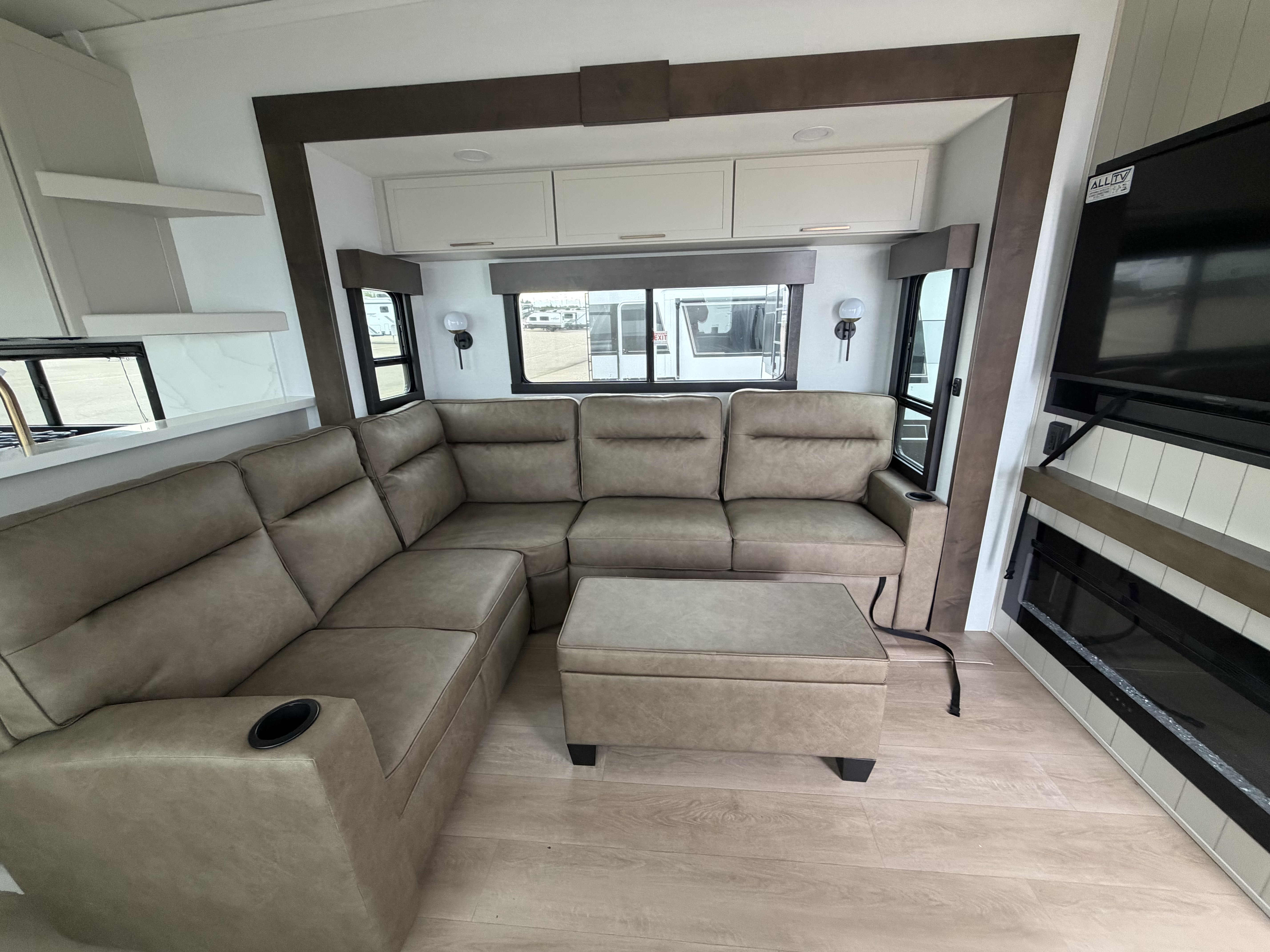 2027 Alliance RV Paradigm 382RK - Image 8