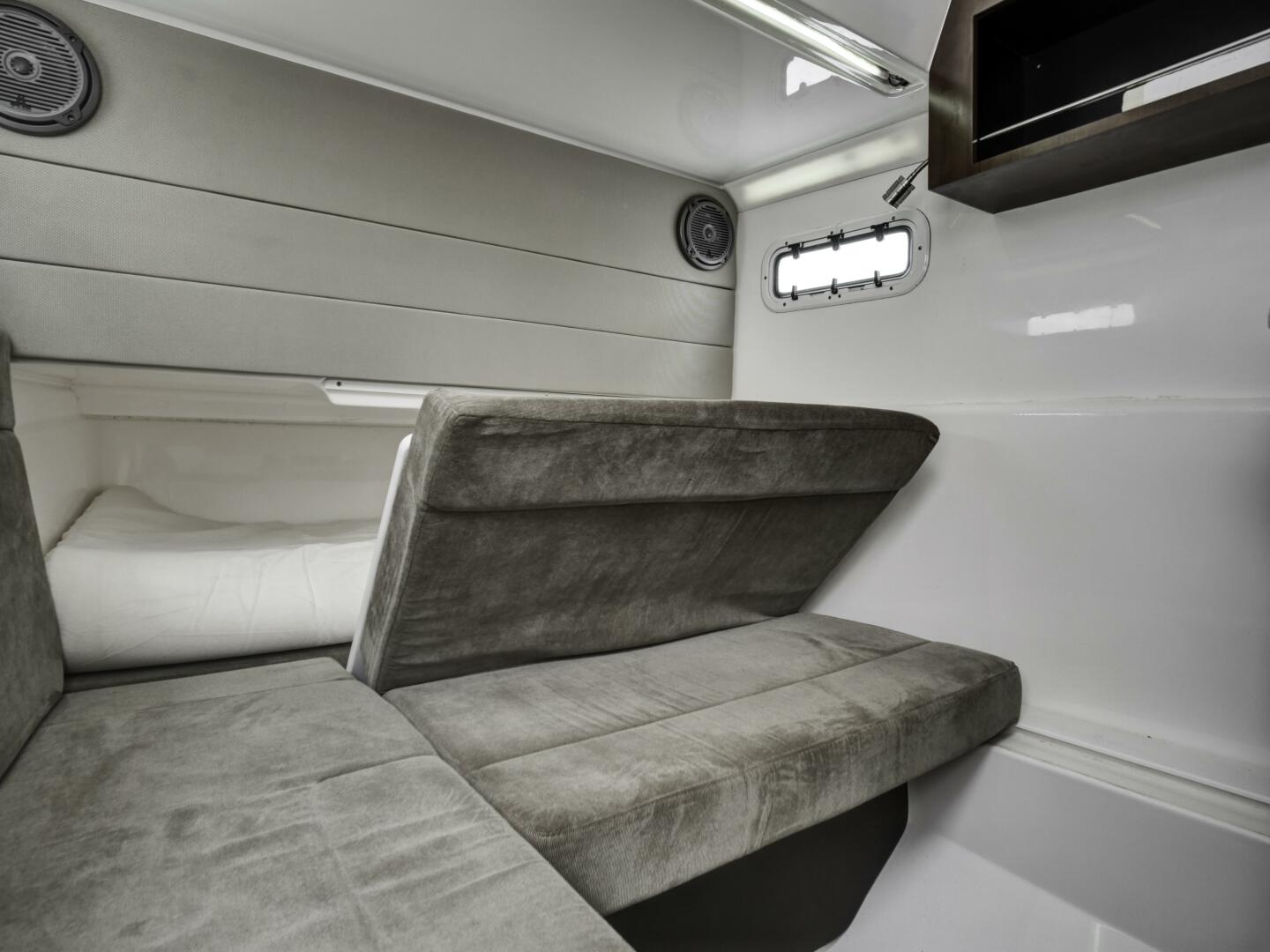 2015 Everglades 435 Center Console - Image 14