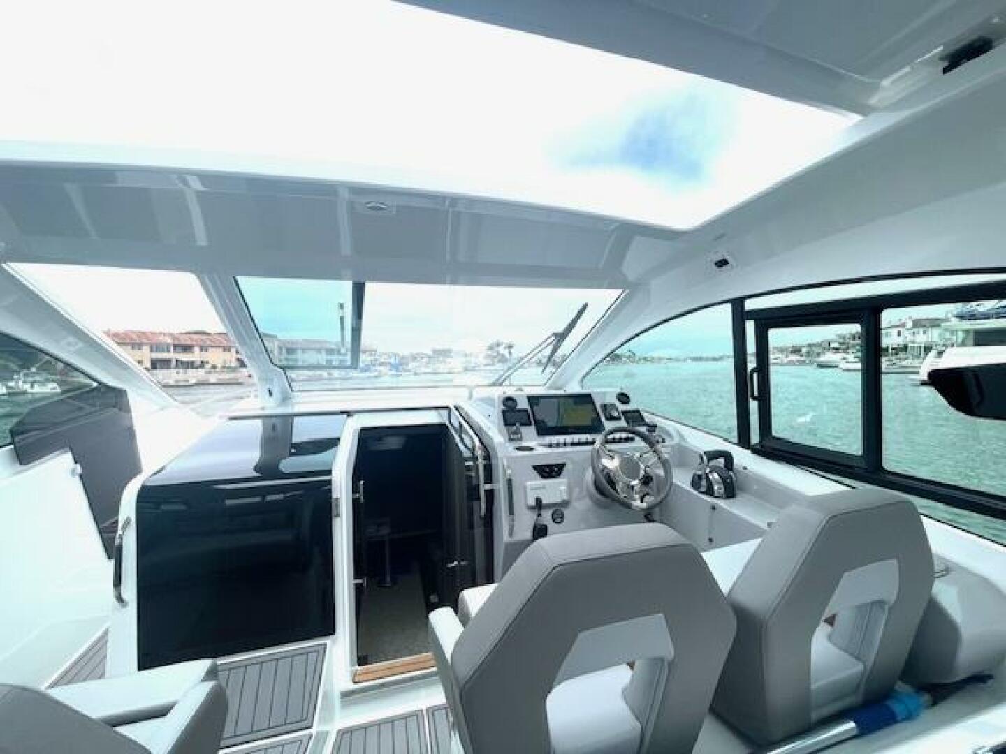 2022 Beneteau 32 Gran Turismo - Image 15