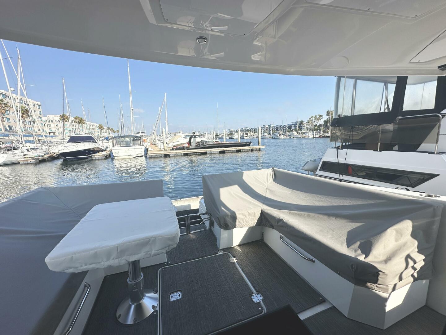 2017 Cruisers Yachts 390 Express Coupe - Image 18