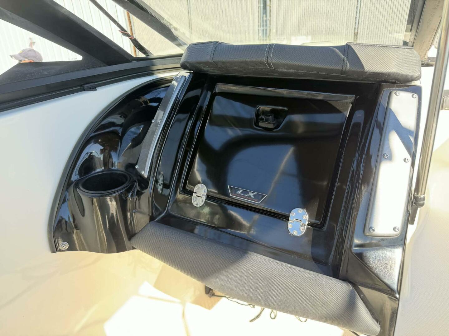 2015 Larson LX 225S IO - Image 20