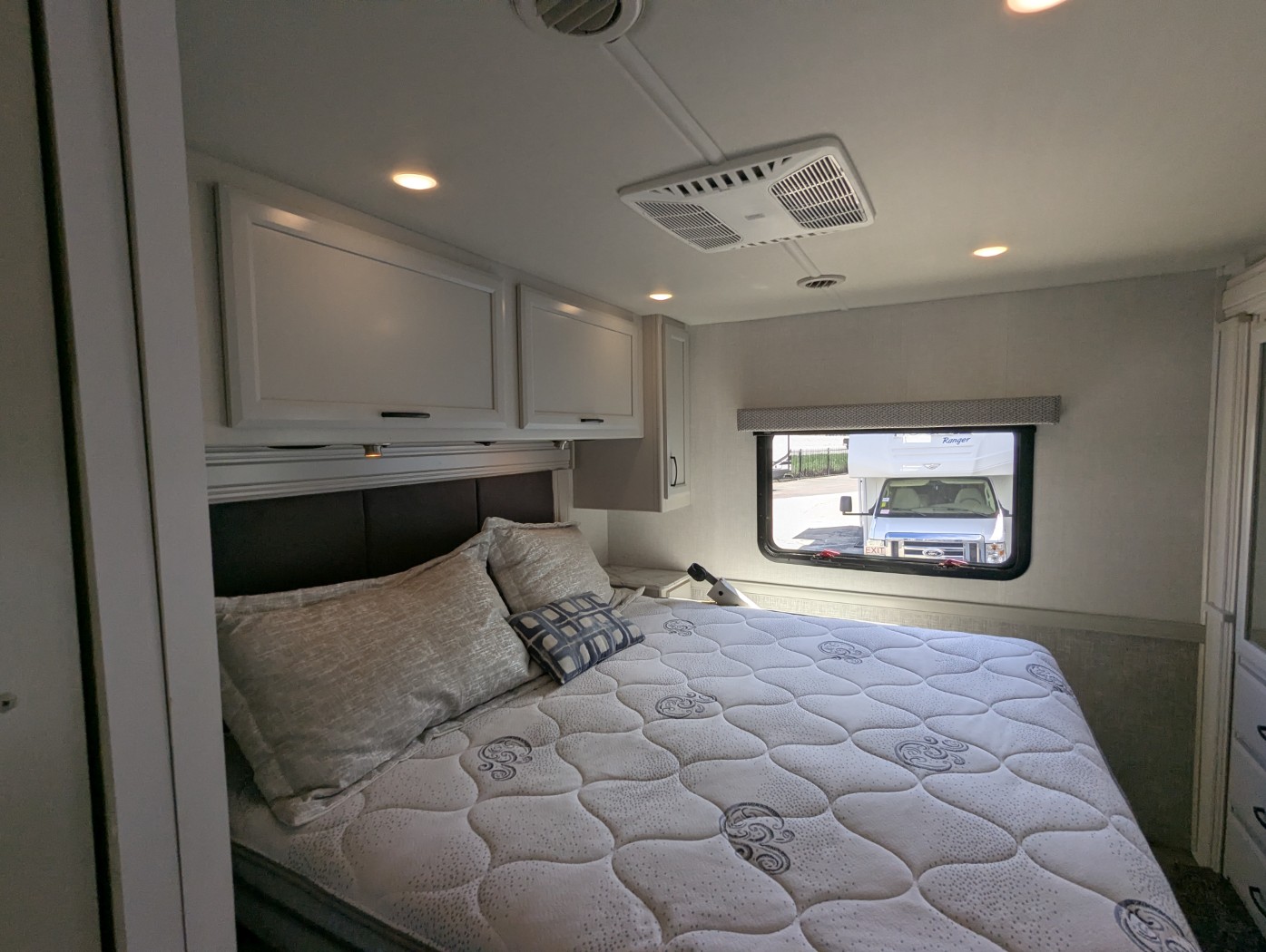2024 Holiday Rambler Eclipse 34J - Image 23