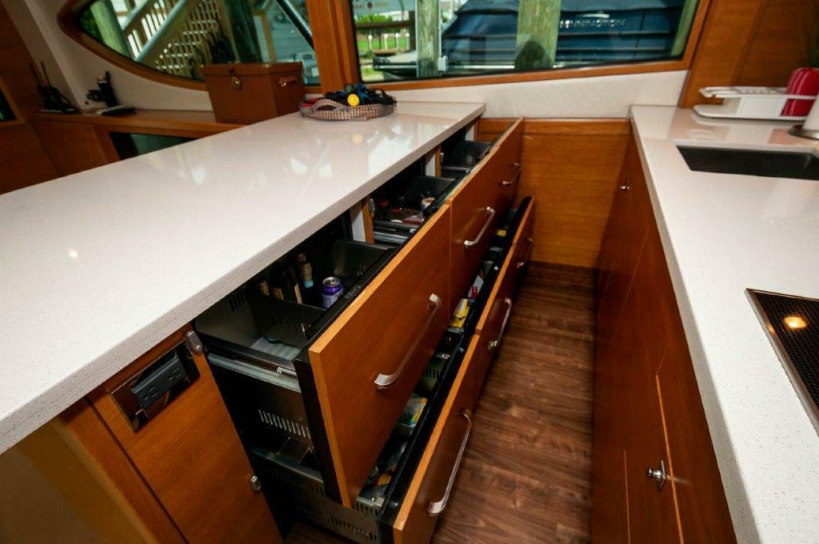 2016 Hatteras GT60 - Image 16