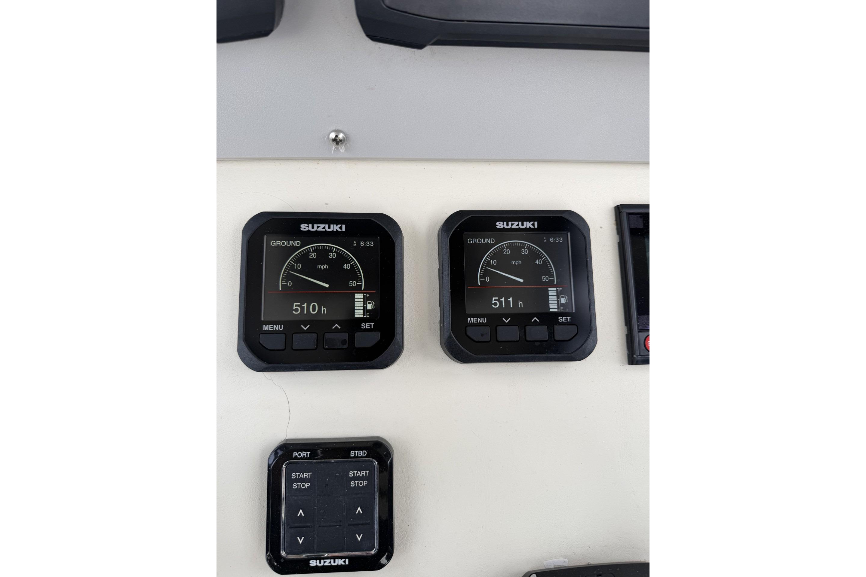 1999 Parker 2501 Center Console - Image 12