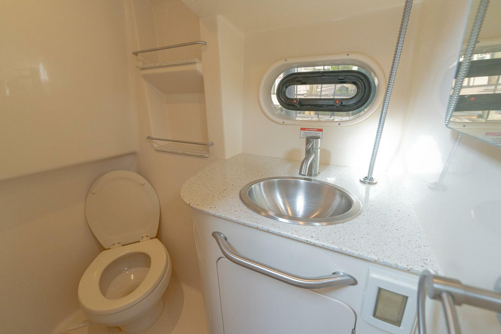 2016 Sea Ray 330 Sundancer - Image 35