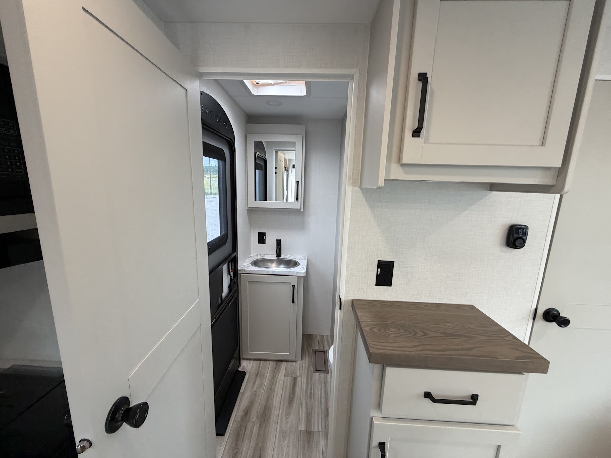 2027 VENTURE RV SPORTTREK 333VIK - Image 25
