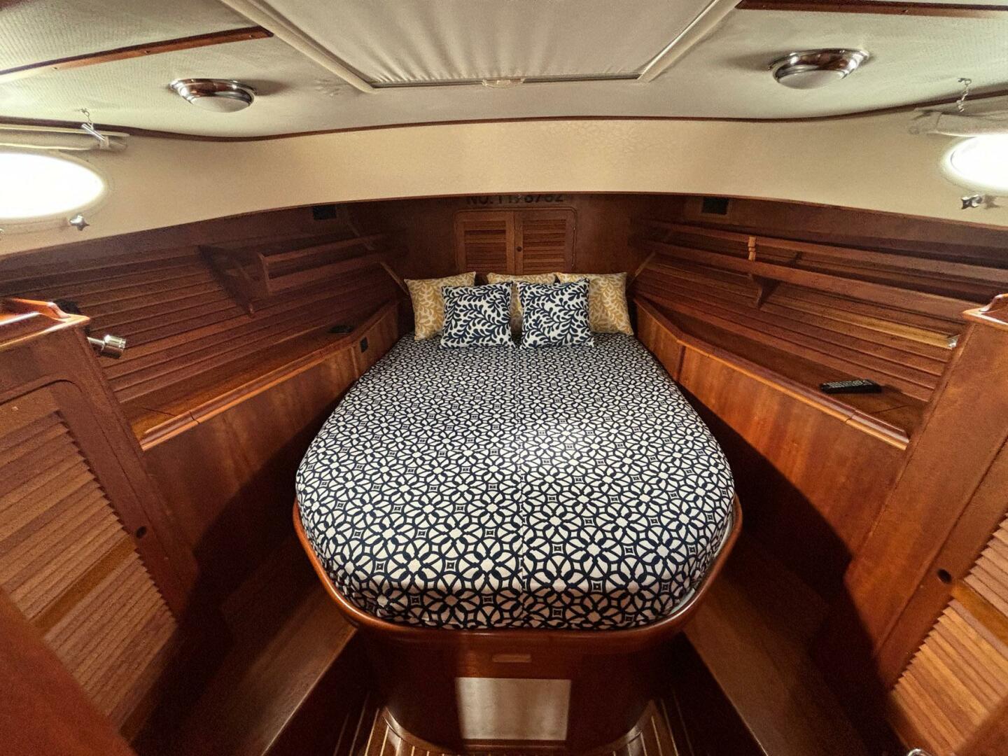 2005 Hinckley Talaria 44 Motor Yacht - Image 6