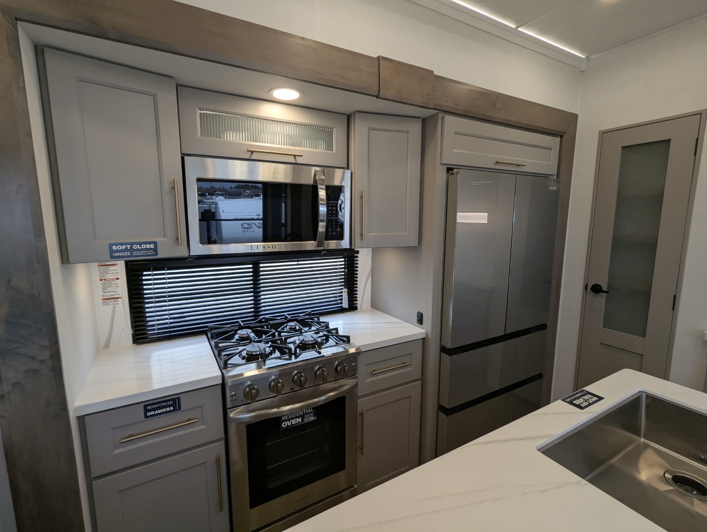 2025 Alliance RV Paradigm 375RD - Image 25