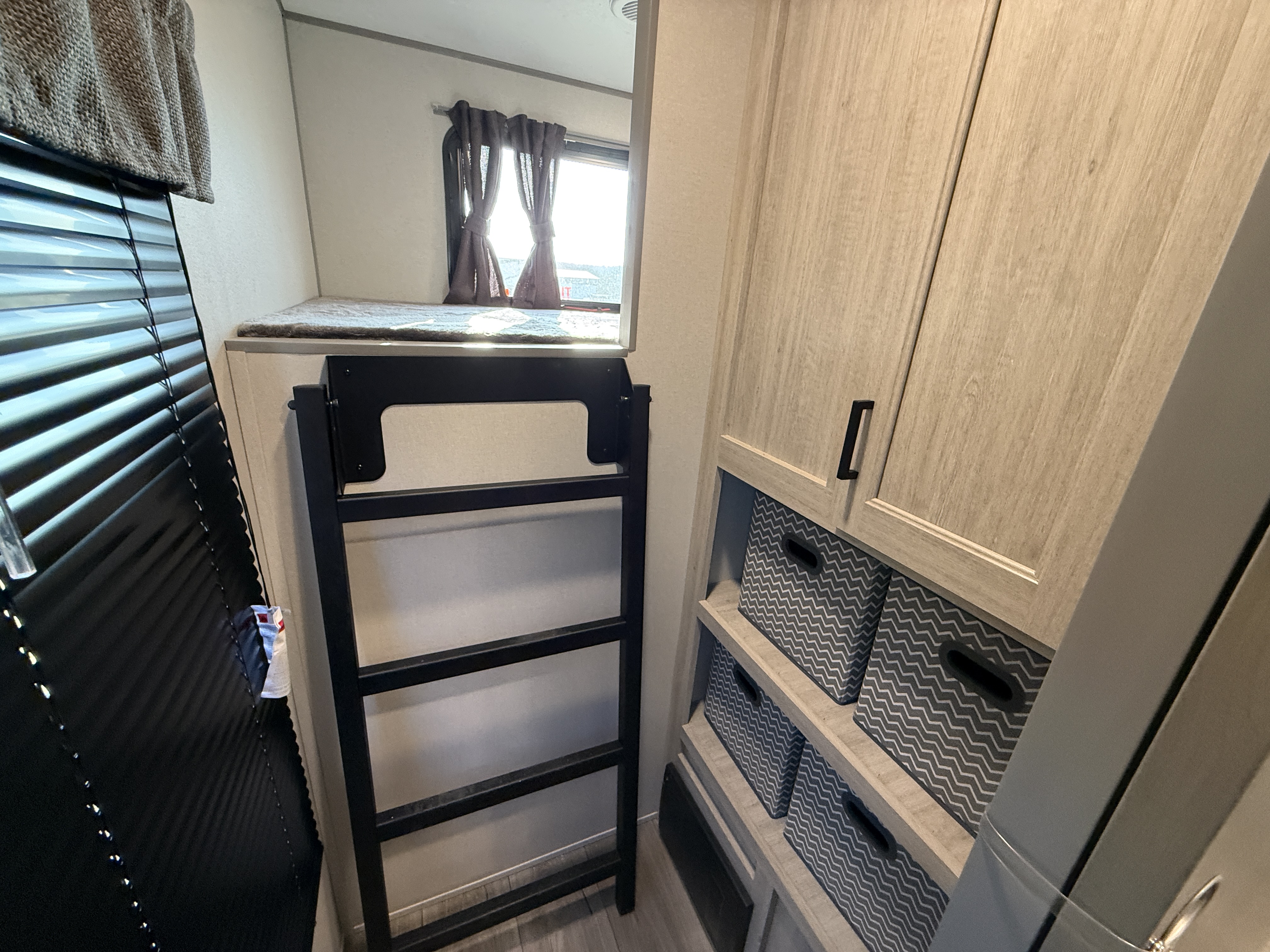 2026 Coachmen Catalina Legacy Edition 333DORM - Image 14