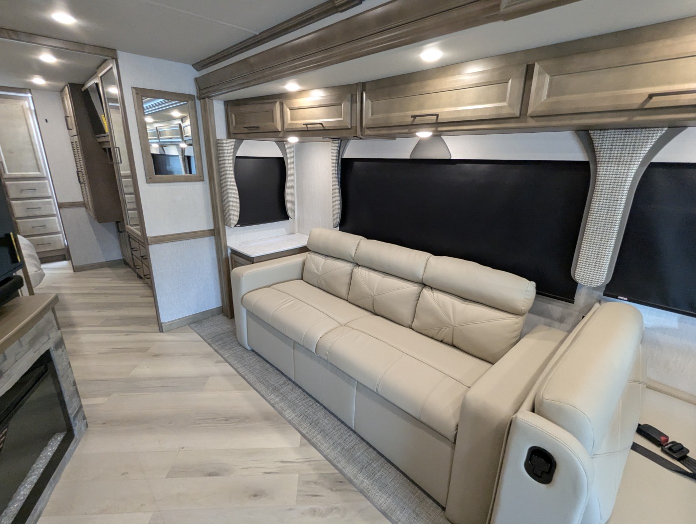 2026 Fleetwood Bounder 35K - Image 22