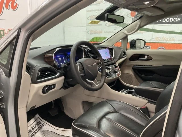 2024 Chrysler Pacifica Wagon 4D Limited - Image 7