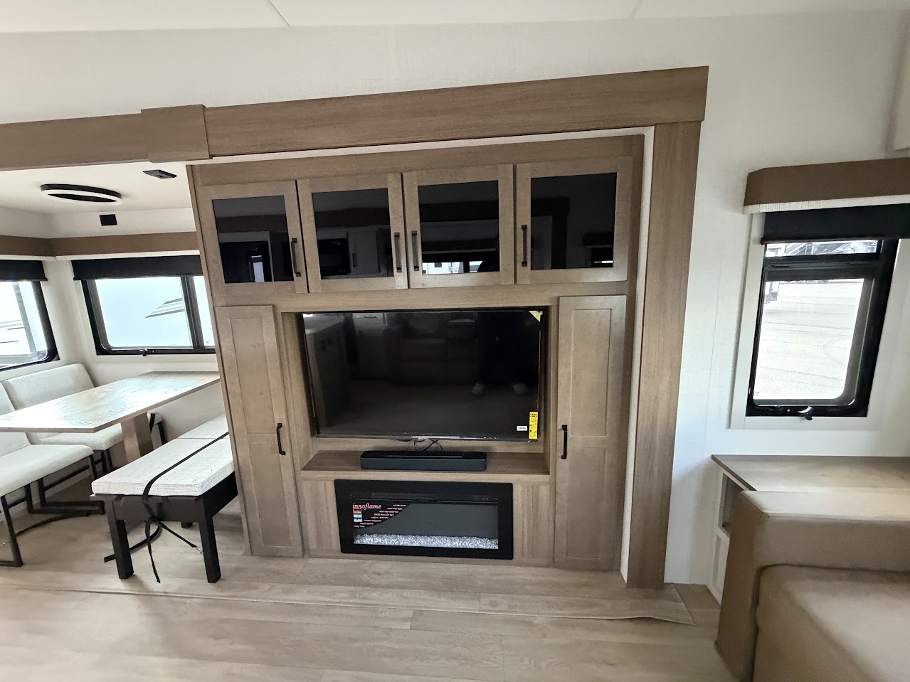 2027 VENTURE RV SPORTTREK 353VIK - Image 17