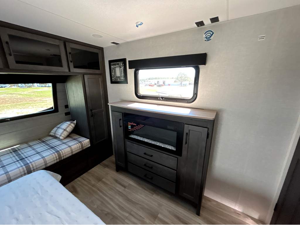 2026 VENTURE RV SPORTTREK 343VIK - Image 28