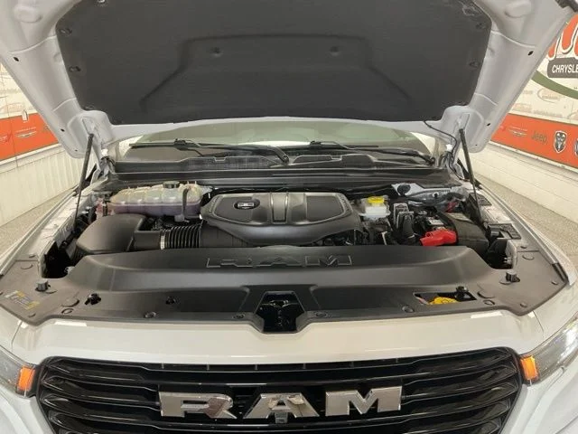 2025 Ram 1500 Laramie 4x4 Crew Cab 5'7" Box - Image 11