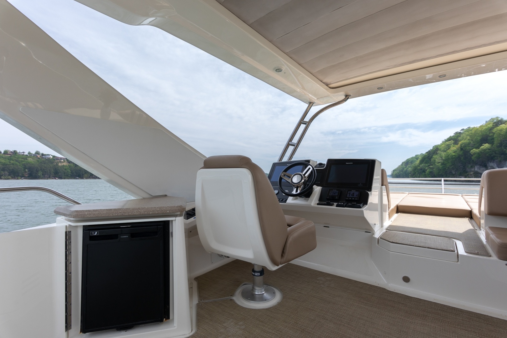2018 Sea Ray L650 FLY - Image 33