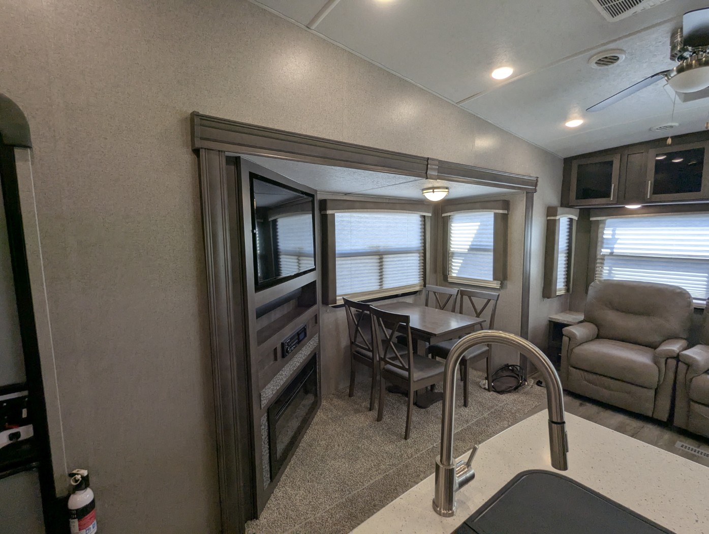 2020 Forest River Flagstaff Super Lite 528IKWS - Image 20