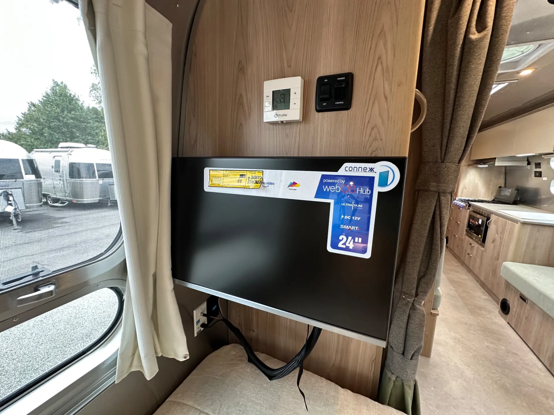 2027 Airstream Flying Cloud 30FB Bunk - Image 56