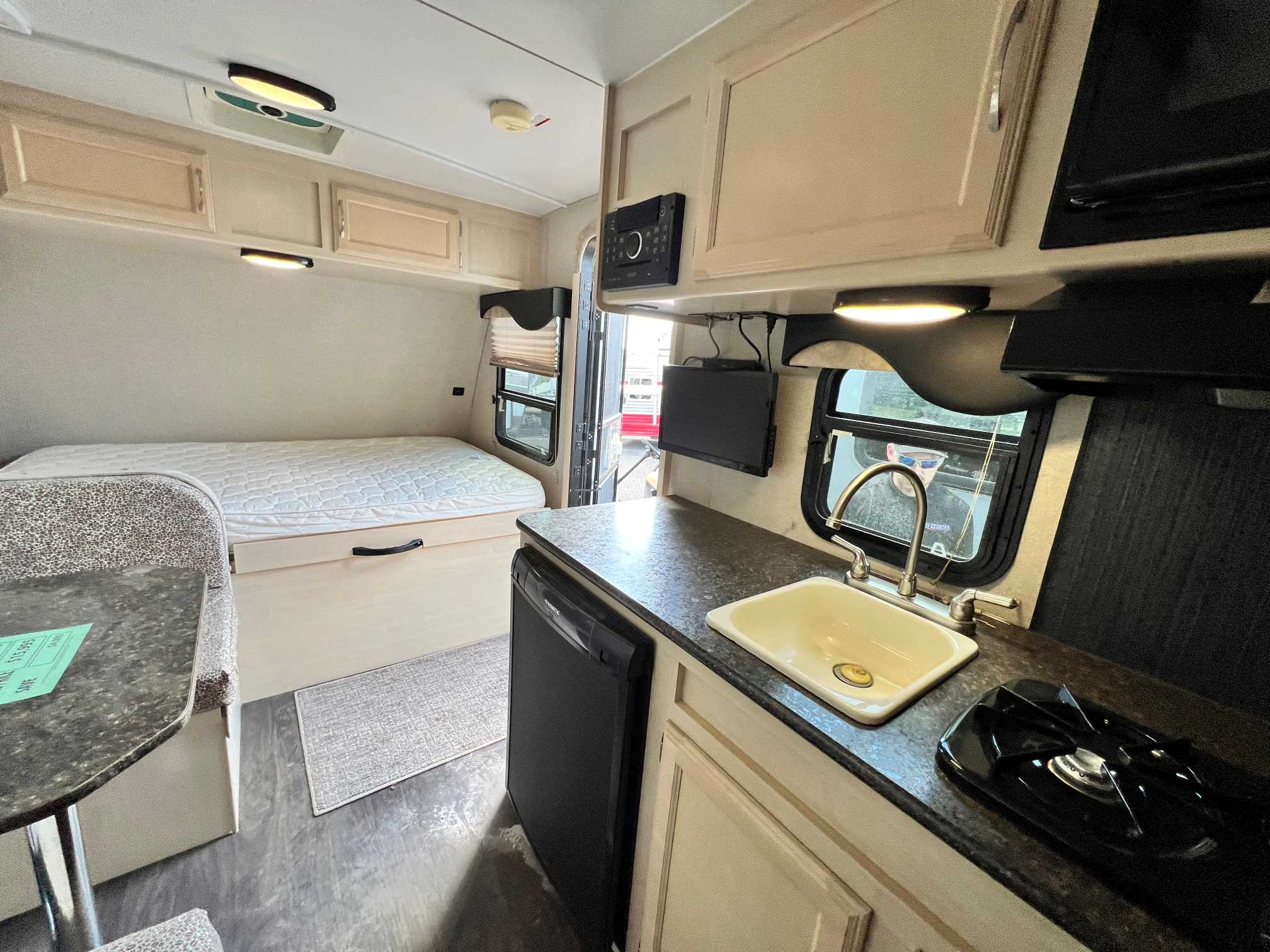 2018 Winnebago Micro Minnie 1700BH - Image 10
