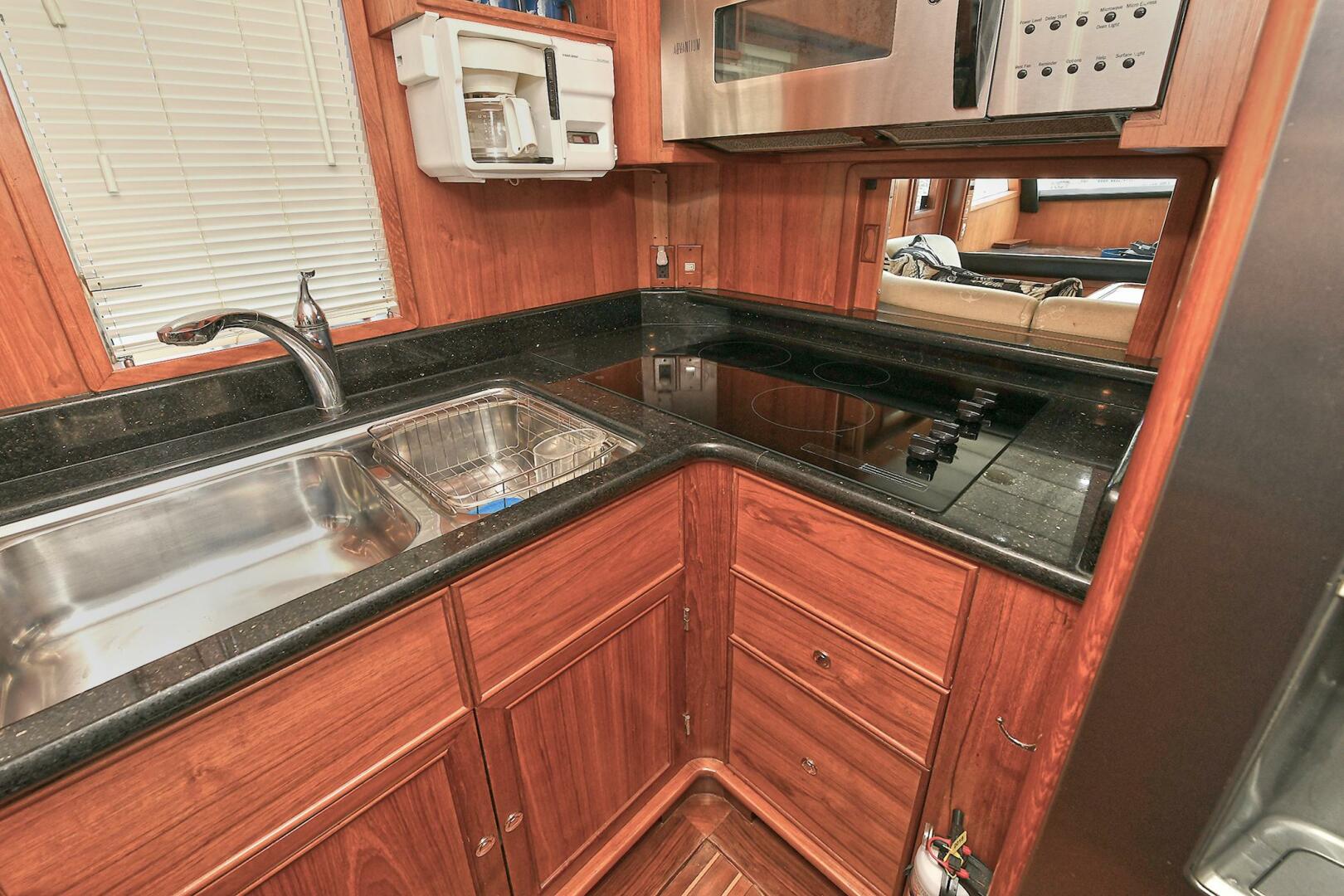 2002 Grand Alaskan Flushdeck - Image 23