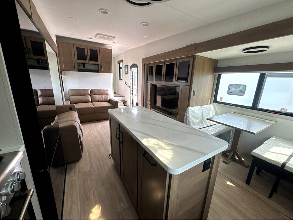 2027 VENTURE RV SPORTTREK 353VRK - Image 12
