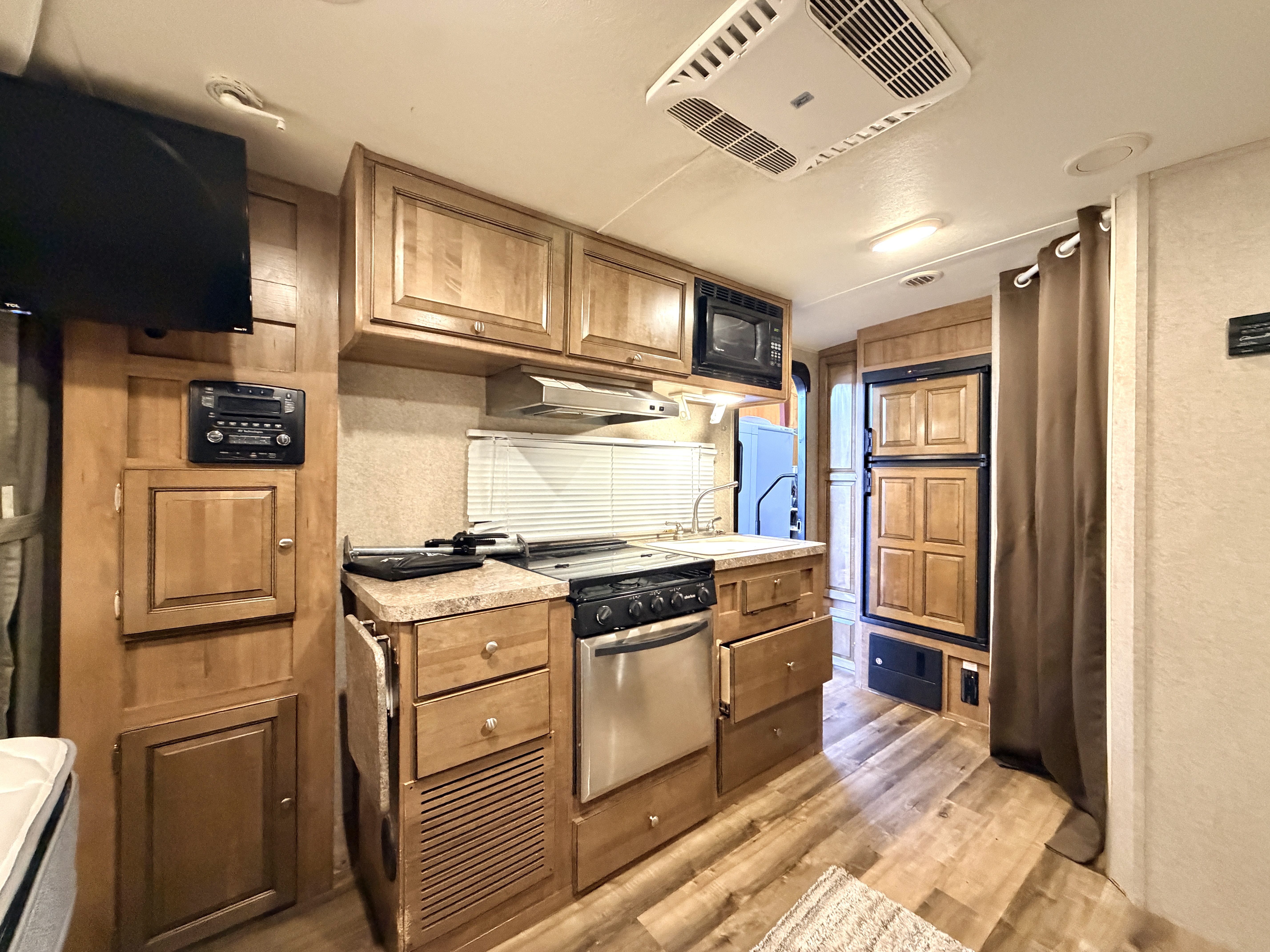 2016 Forest River Rockwood Mini Lite 2109S - Image 6