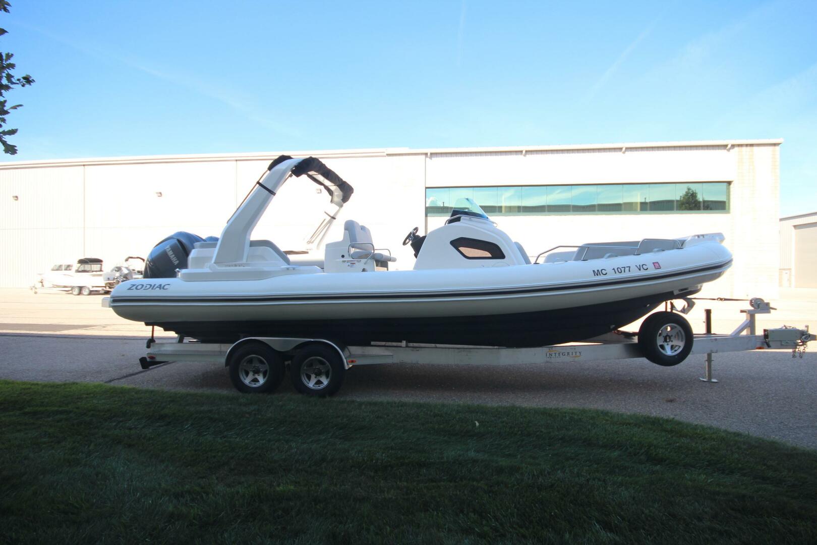 2024 Zodiac Medline 9 NEO - Image 9