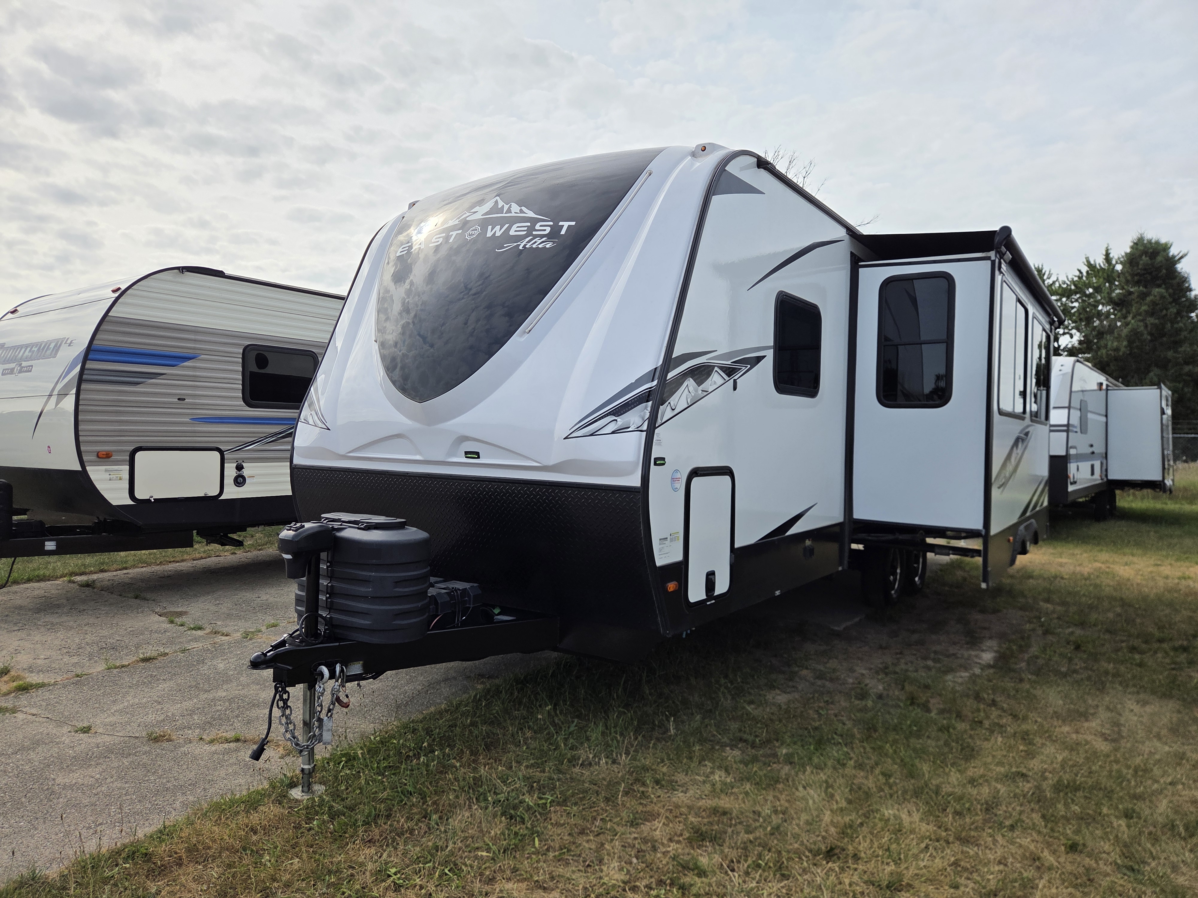2024 East to West Alta 2600RB - Image 4