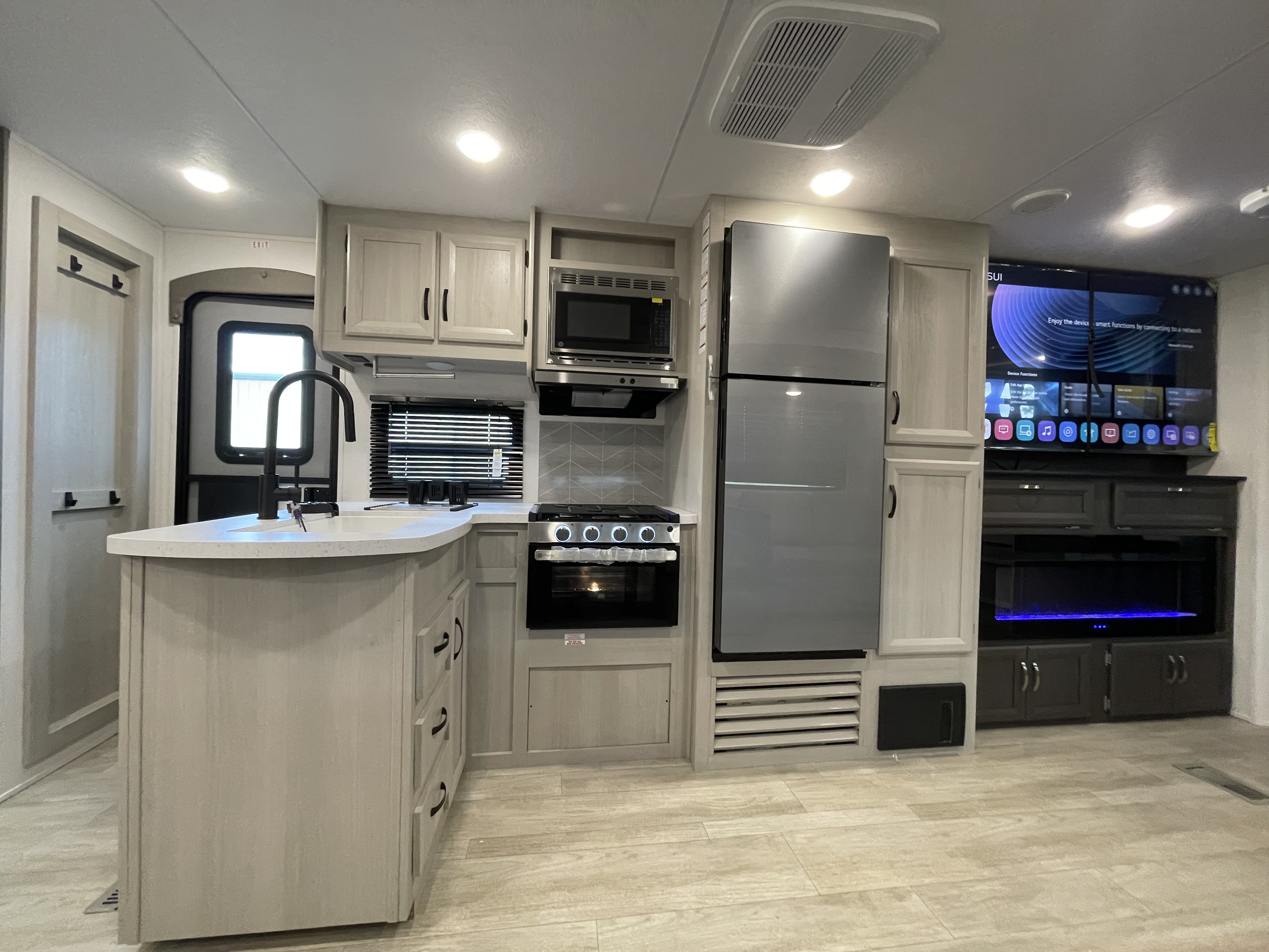 2027 Coachmen Catalina Legacy Edition 273DBHCK - Image 19