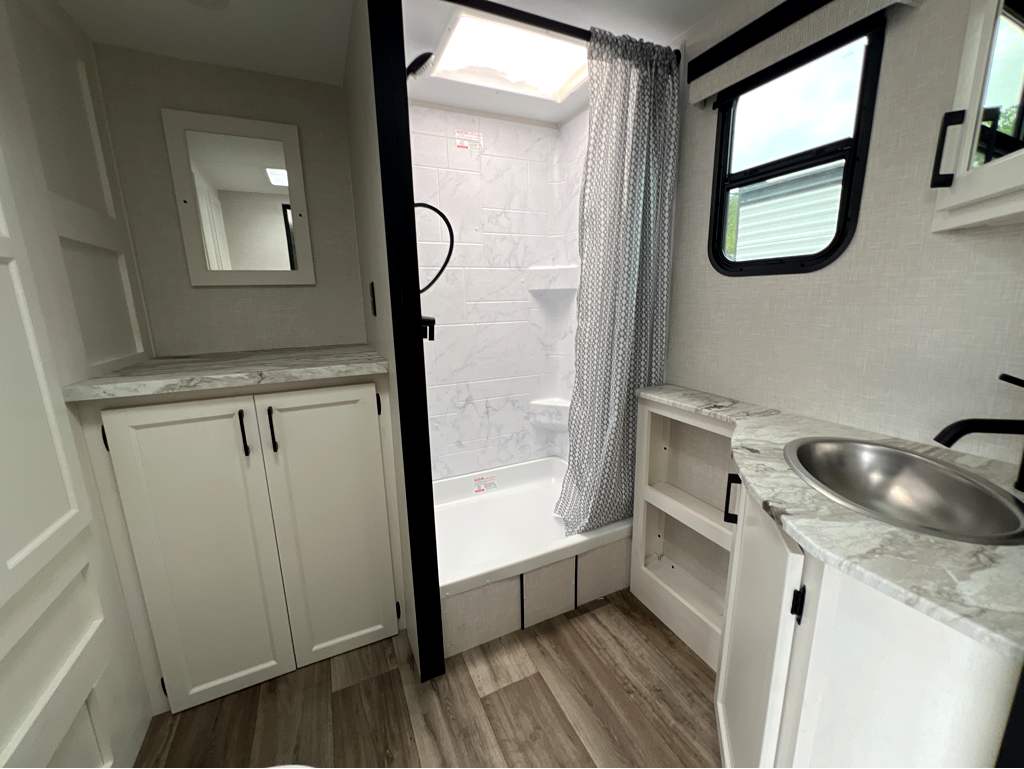 2026 VENTURE RV STRATUS 261VRB - Image 17