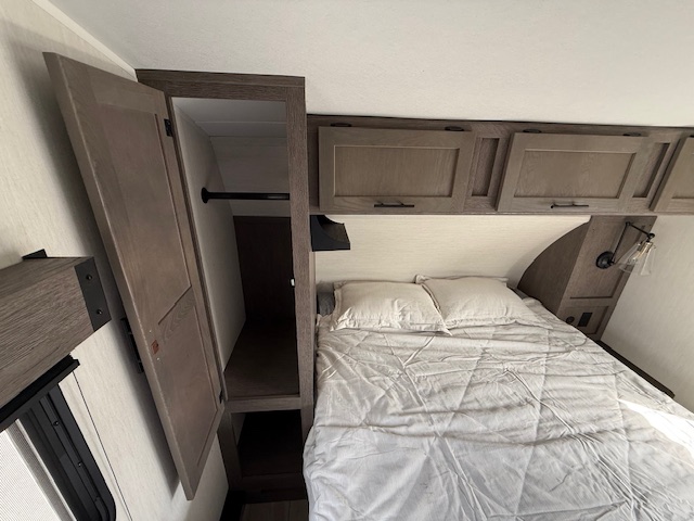 2026 CHEROKEE ARCTIC WOLF 289PANO - Image 25