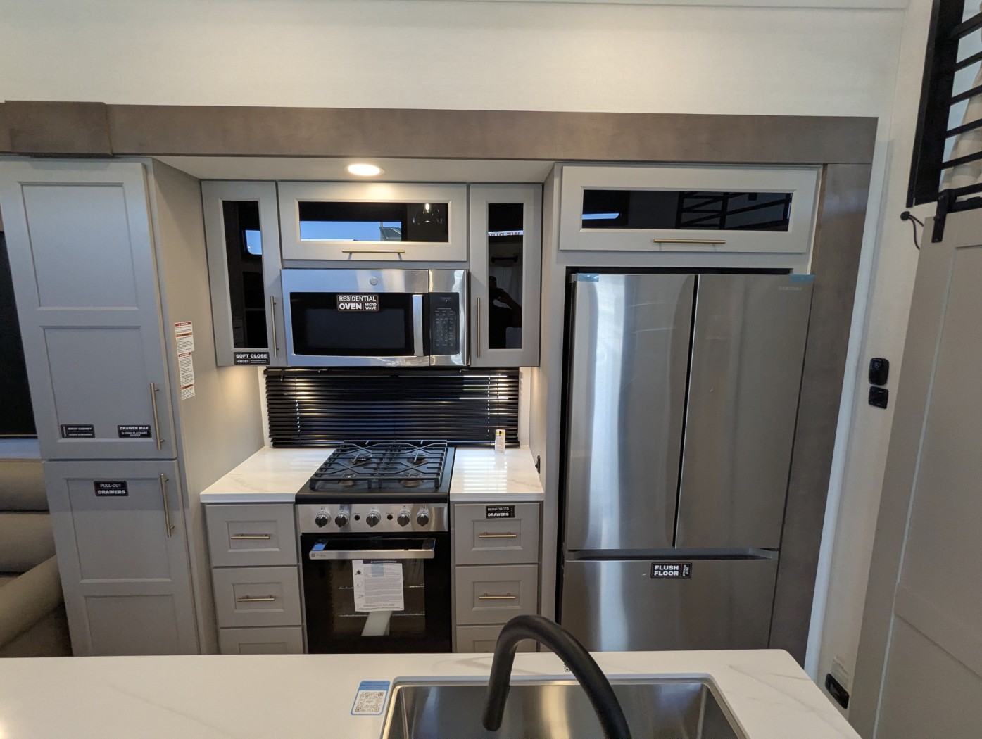 2026 Alliance RV Benchmark 44LFT - Image 20