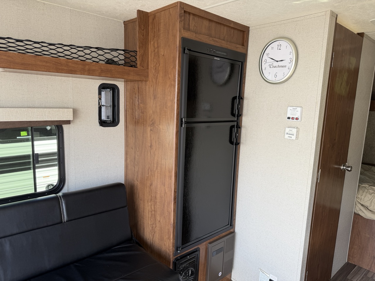 2017 Coachmen Freedom Express Special Edition 17BLSE - Image 5