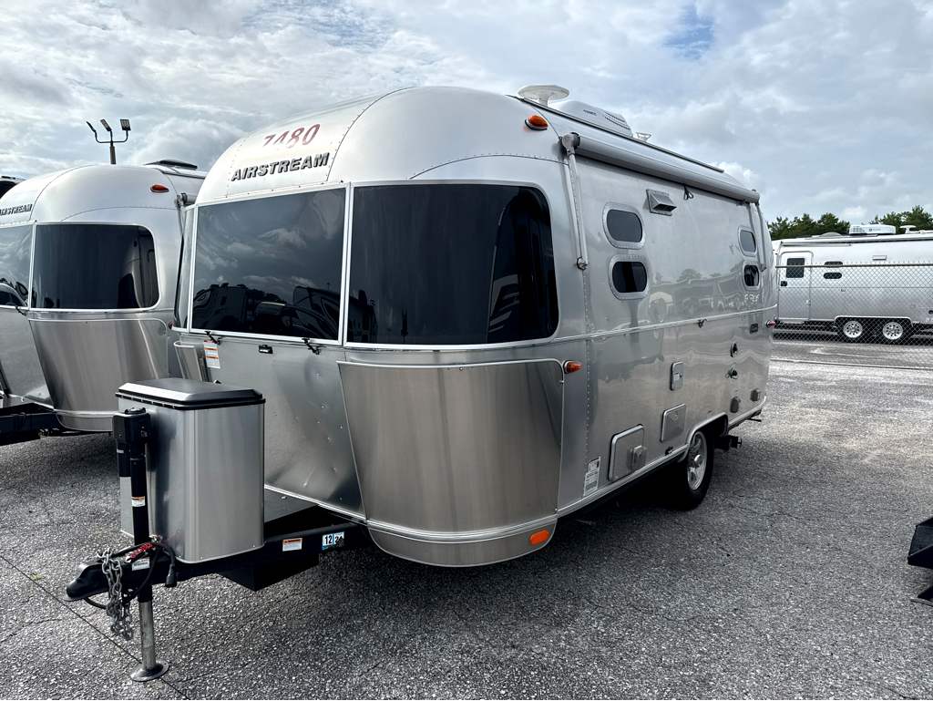2022 AIRSTREAM CARAVEL 19CB - Image 2