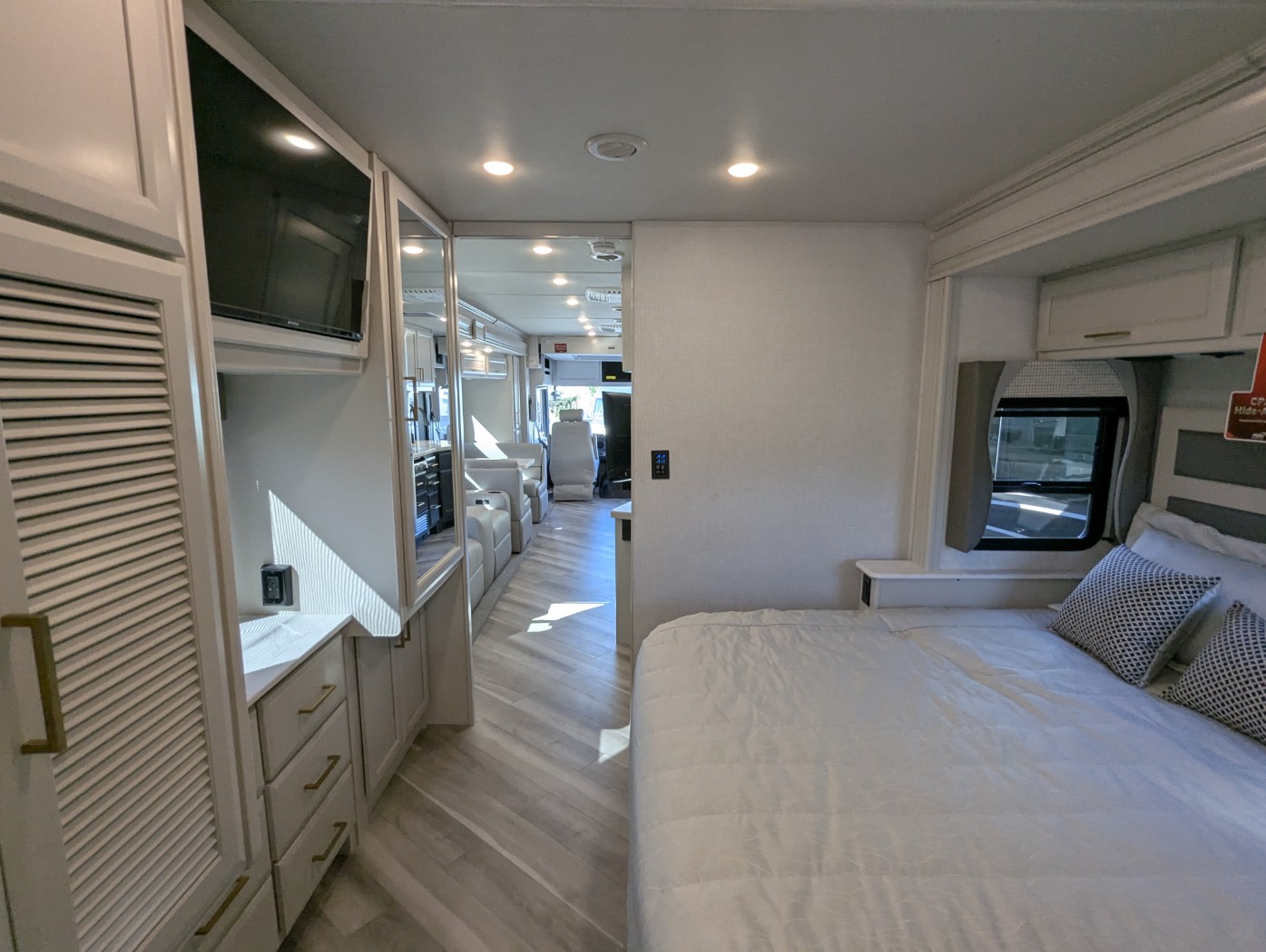 2026 Fleetwood Bounder 35K - Image 31