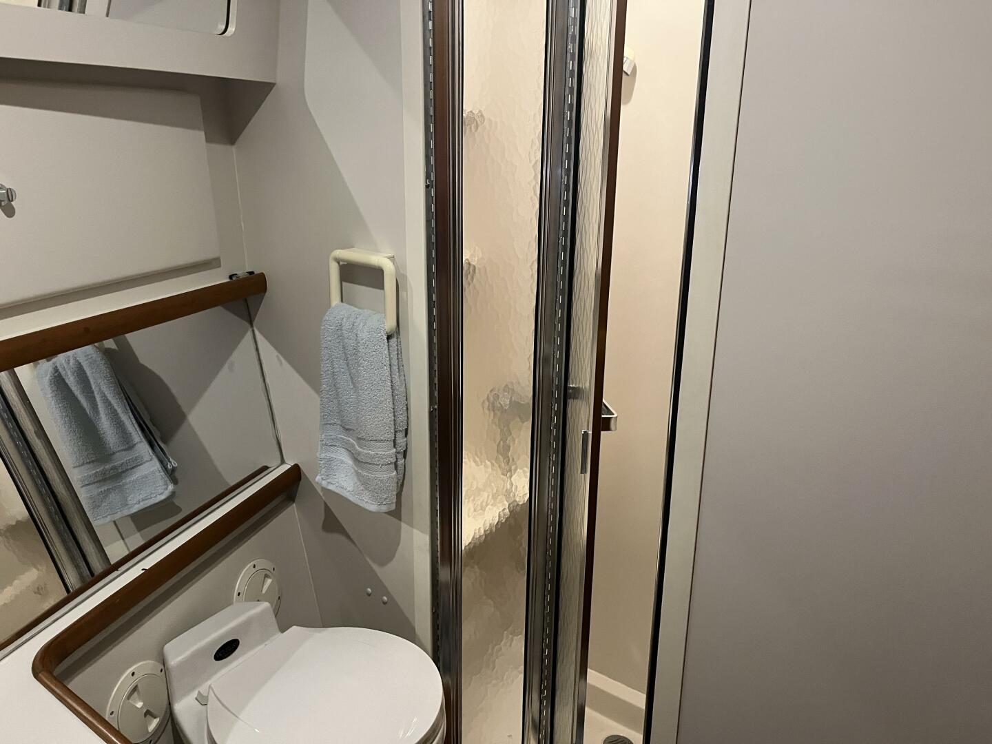1995 Carver 440 Aft Cabin - Image 29