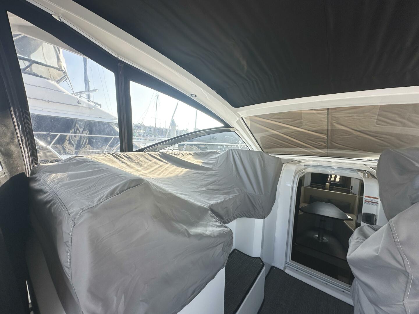 2017 Cruisers Yachts 390 Express Coupe - Image 21