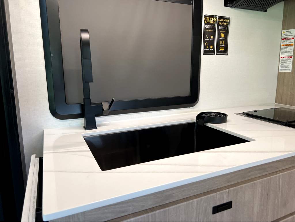 2026 Grand Design Lineage Series M 25TK - Image 11