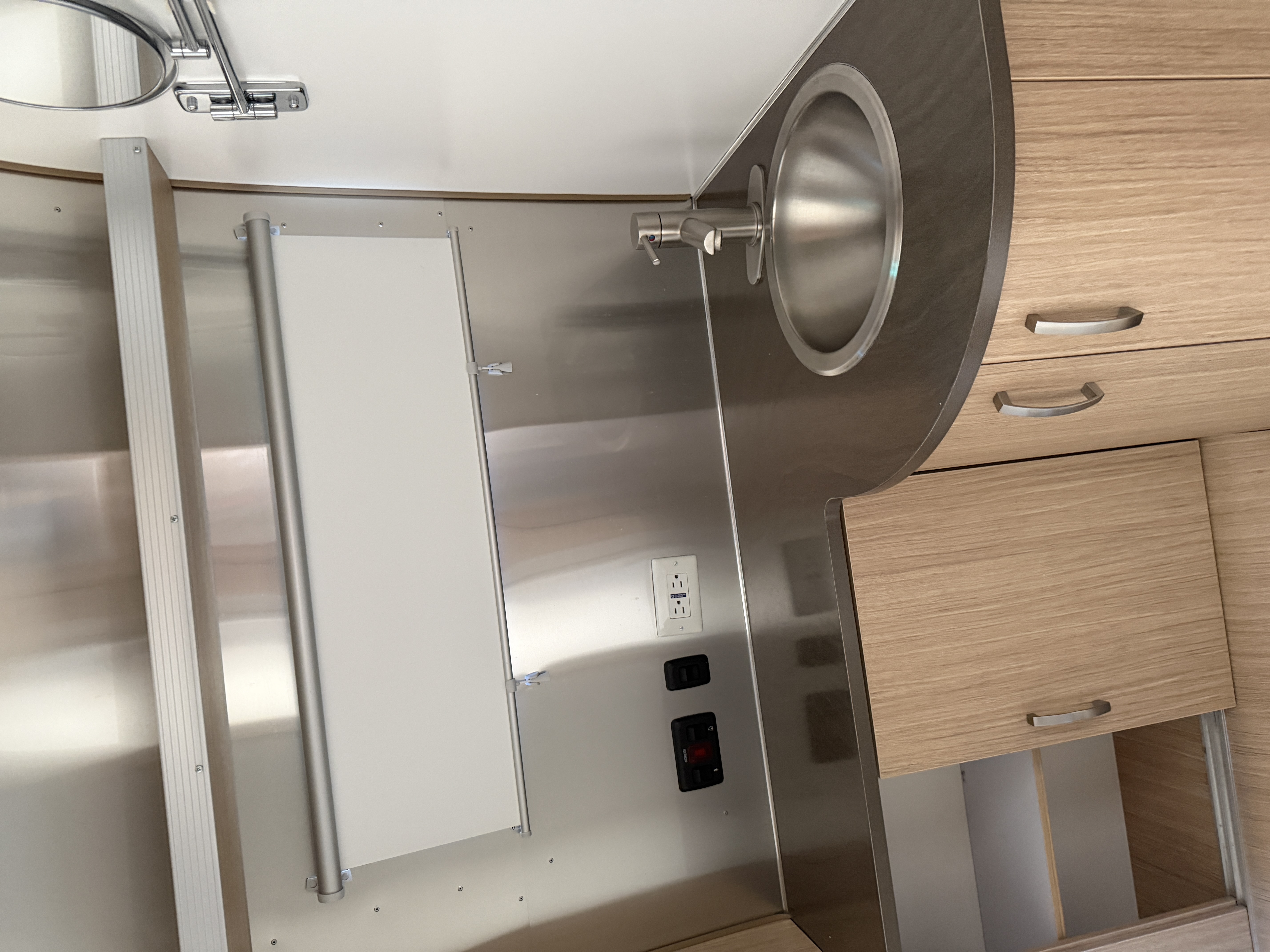 2018 Airstream Flying Cloud 25RB - Image 15