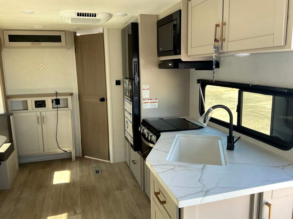 2027 JAYCO Jay Flight 262RLS - Image 6
