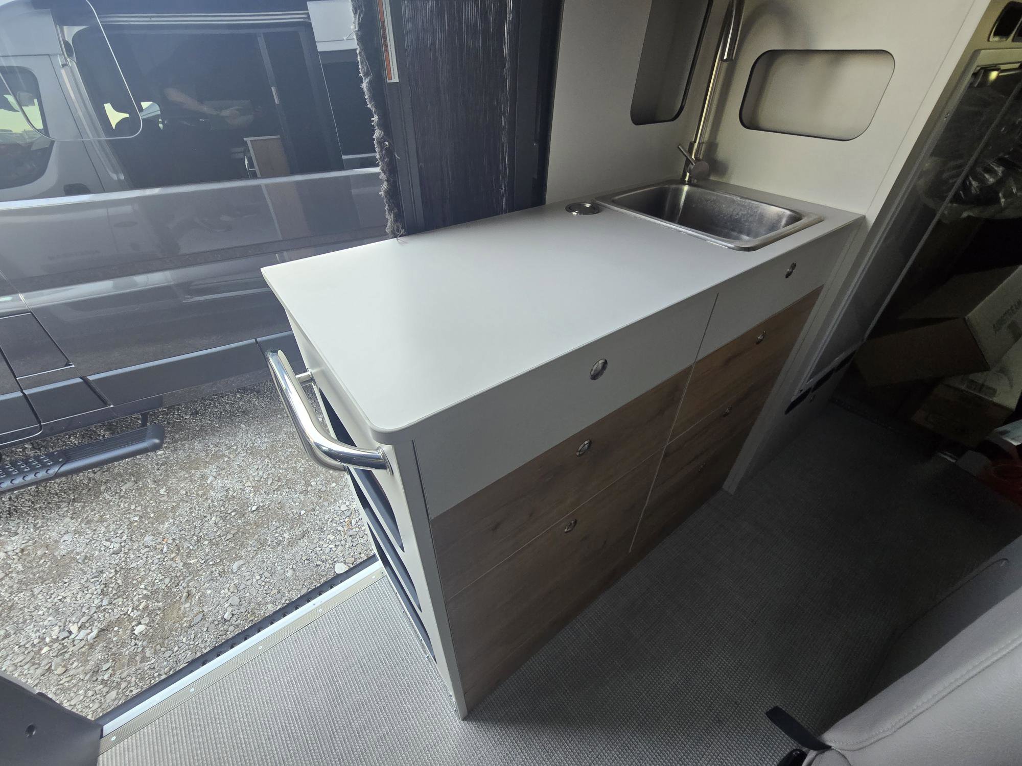 2026 AIRSTREAM RANGELINE - Image 16