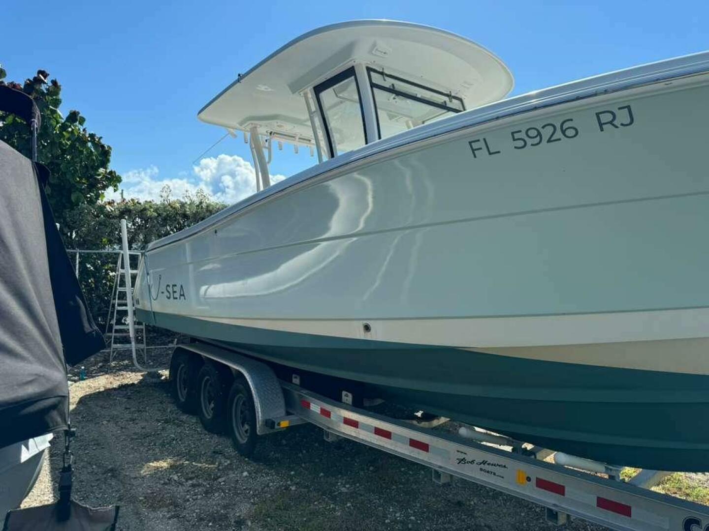 2017 Robalo R302 - Image 5