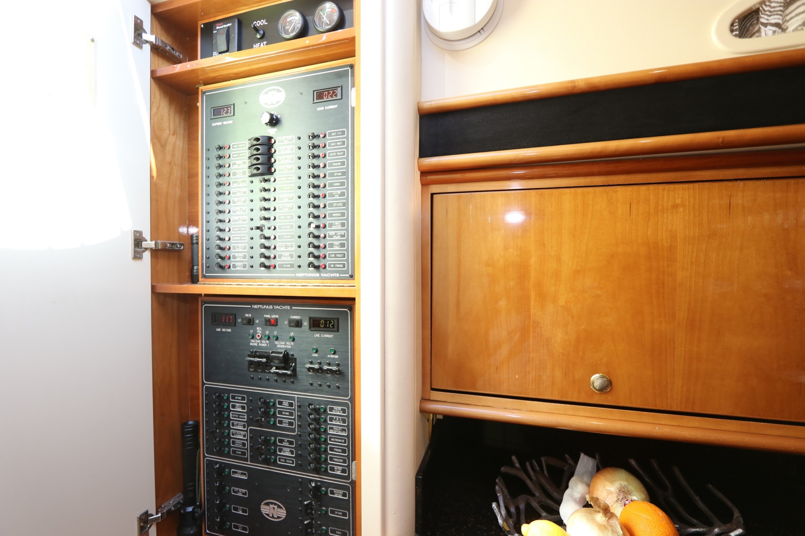 2005 Neptunus 56 Express - Image 25