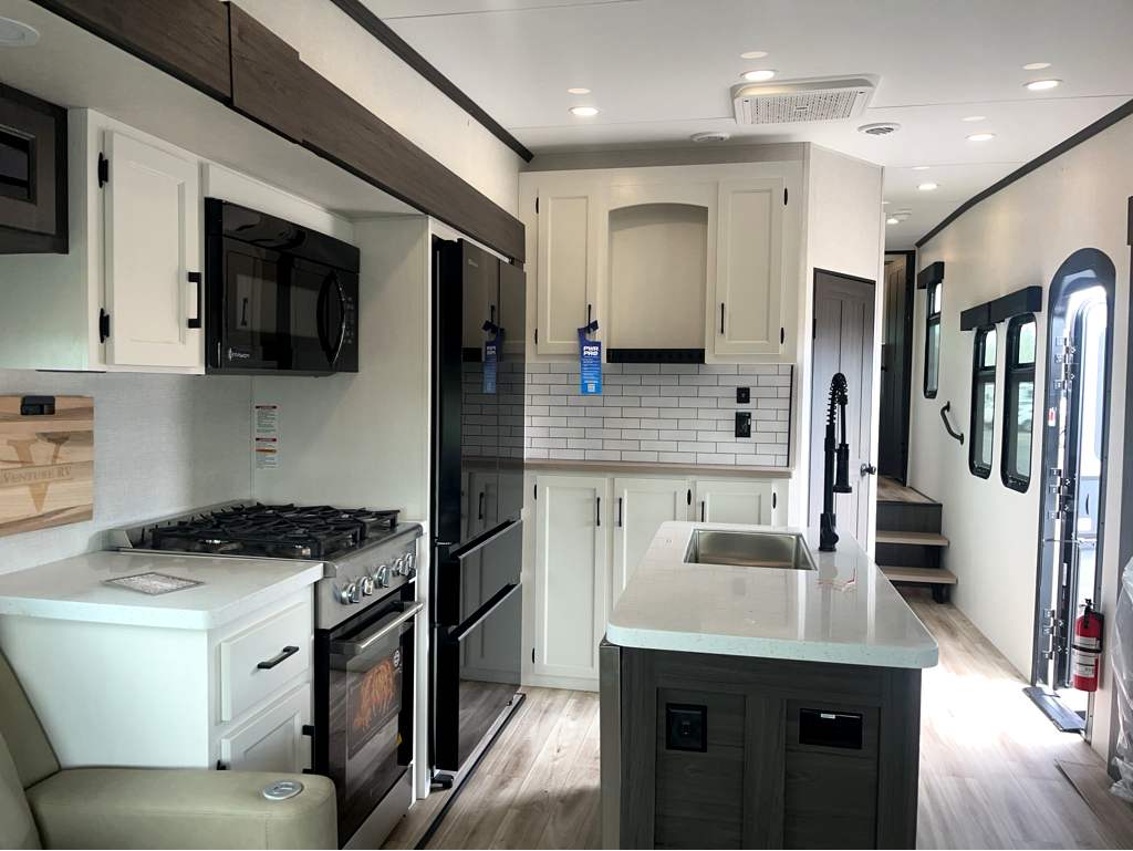 2026 VENTURE RV SPORTTREK 363VFR - Image 10