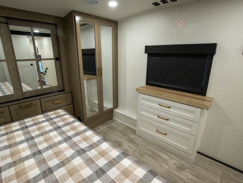 2026 Jayco Eagle 321RSTS - Image 21