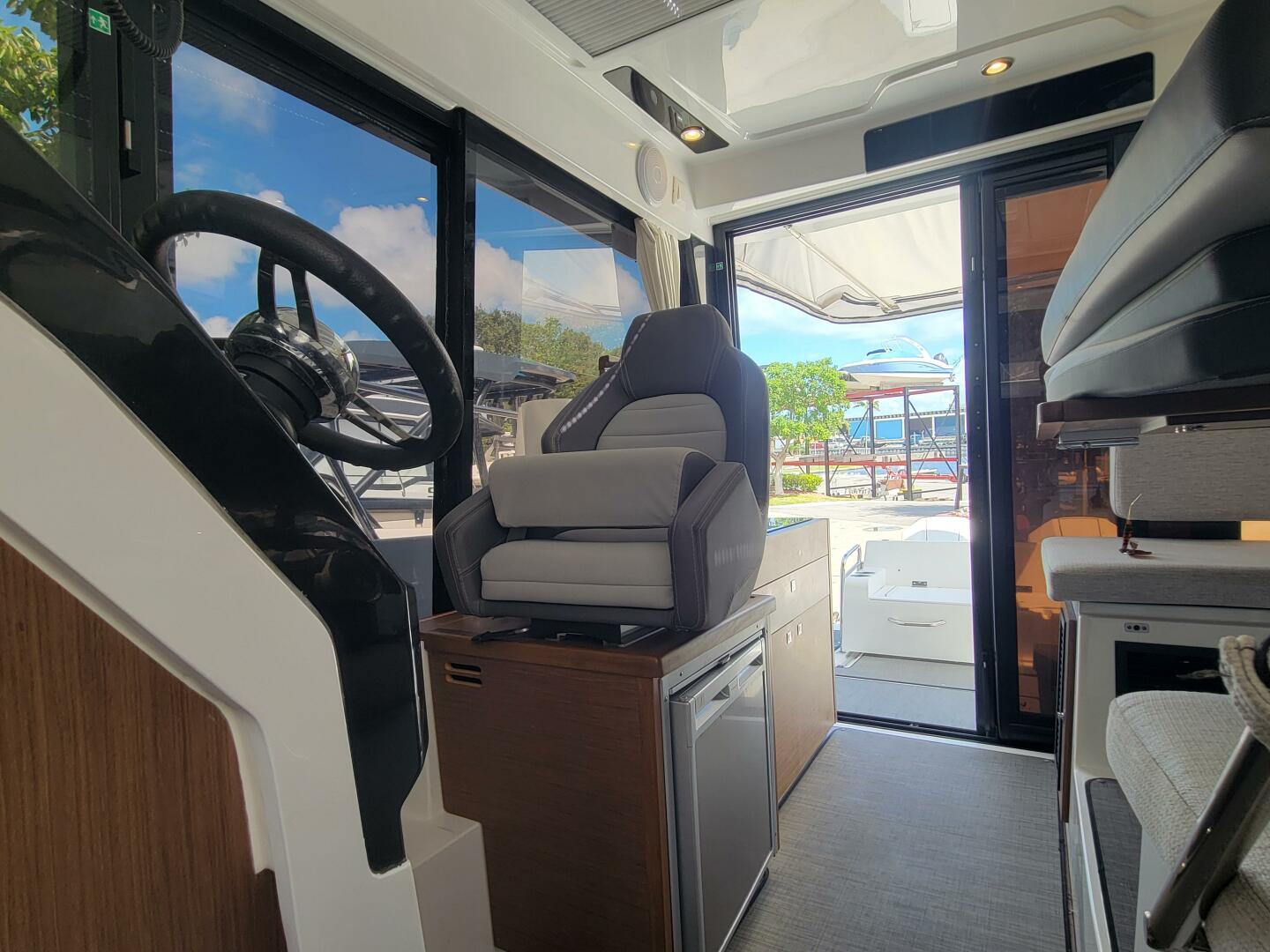 2023 Jeanneau NC895 - Image 18