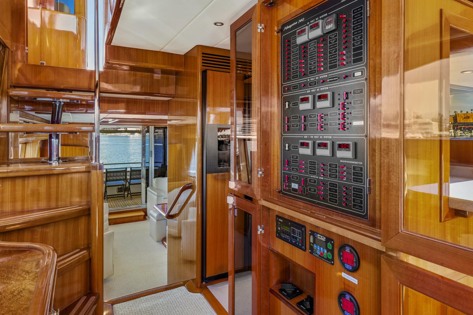 2007 Hampton Cockpit Motoryacht - Image 26