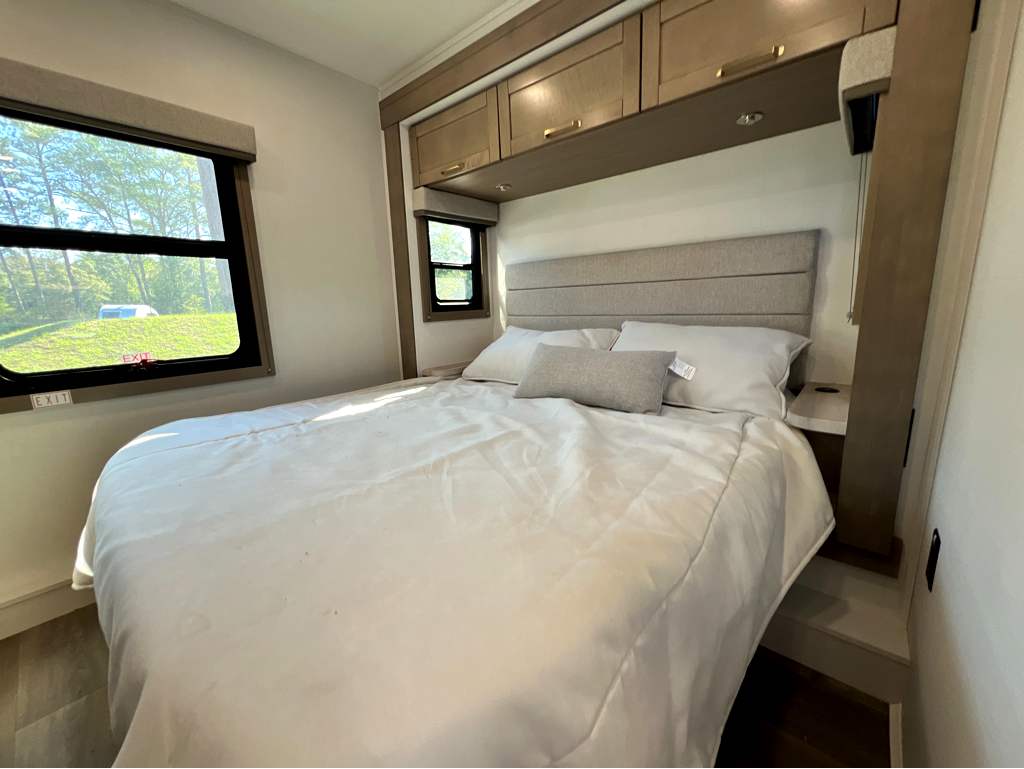 2027 ENTEGRA COACH ODYSSEY 29V - Image 21