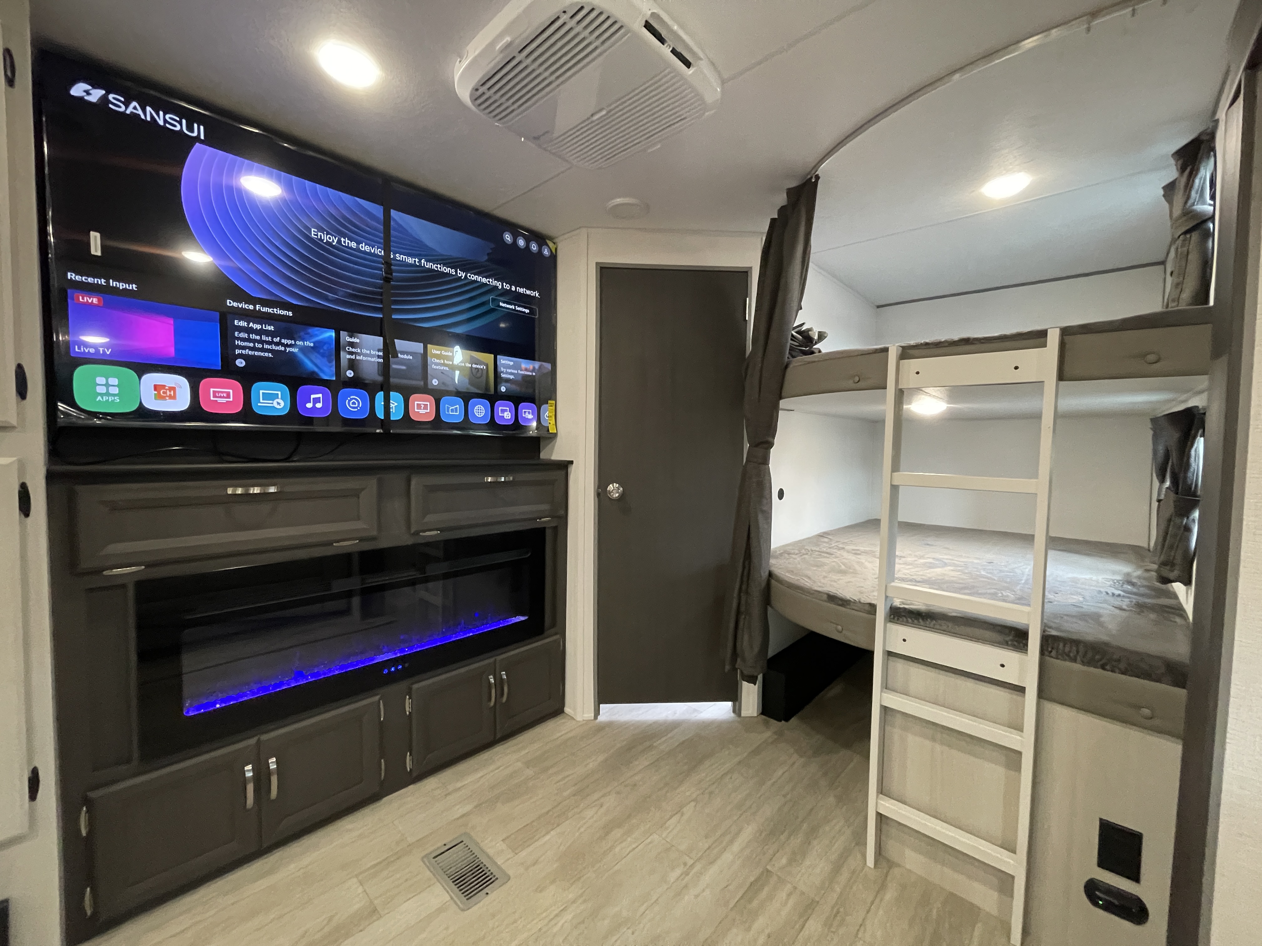 2027 Coachmen Catalina Legacy Edition 273DBHCK - Image 17