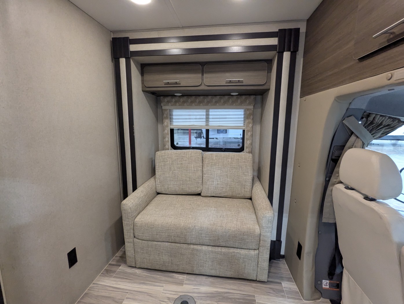 2015 RENEGADE Villagio 25QRS - Image 11