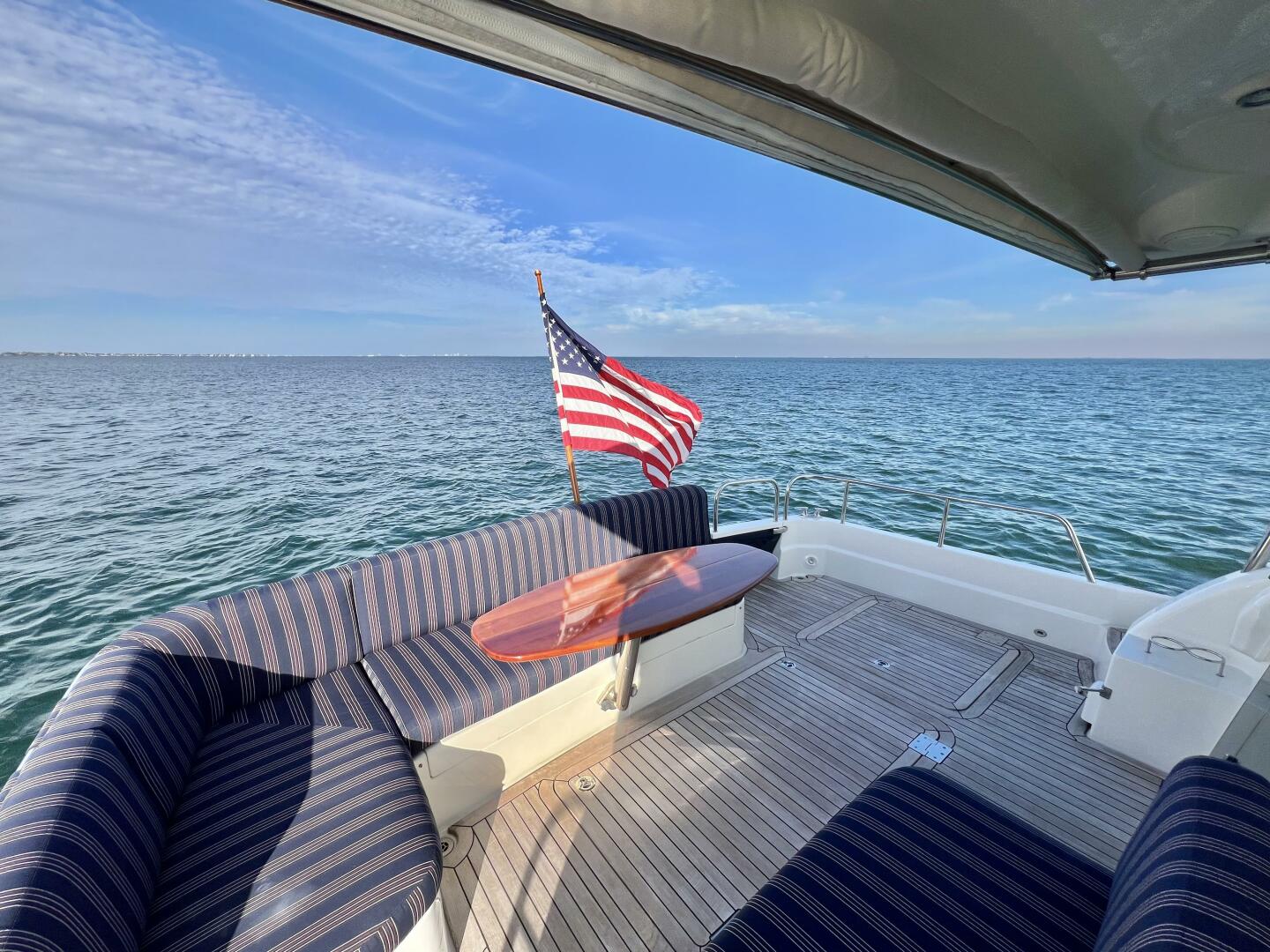 2017 Sabre 48 Salon Express - Image 8